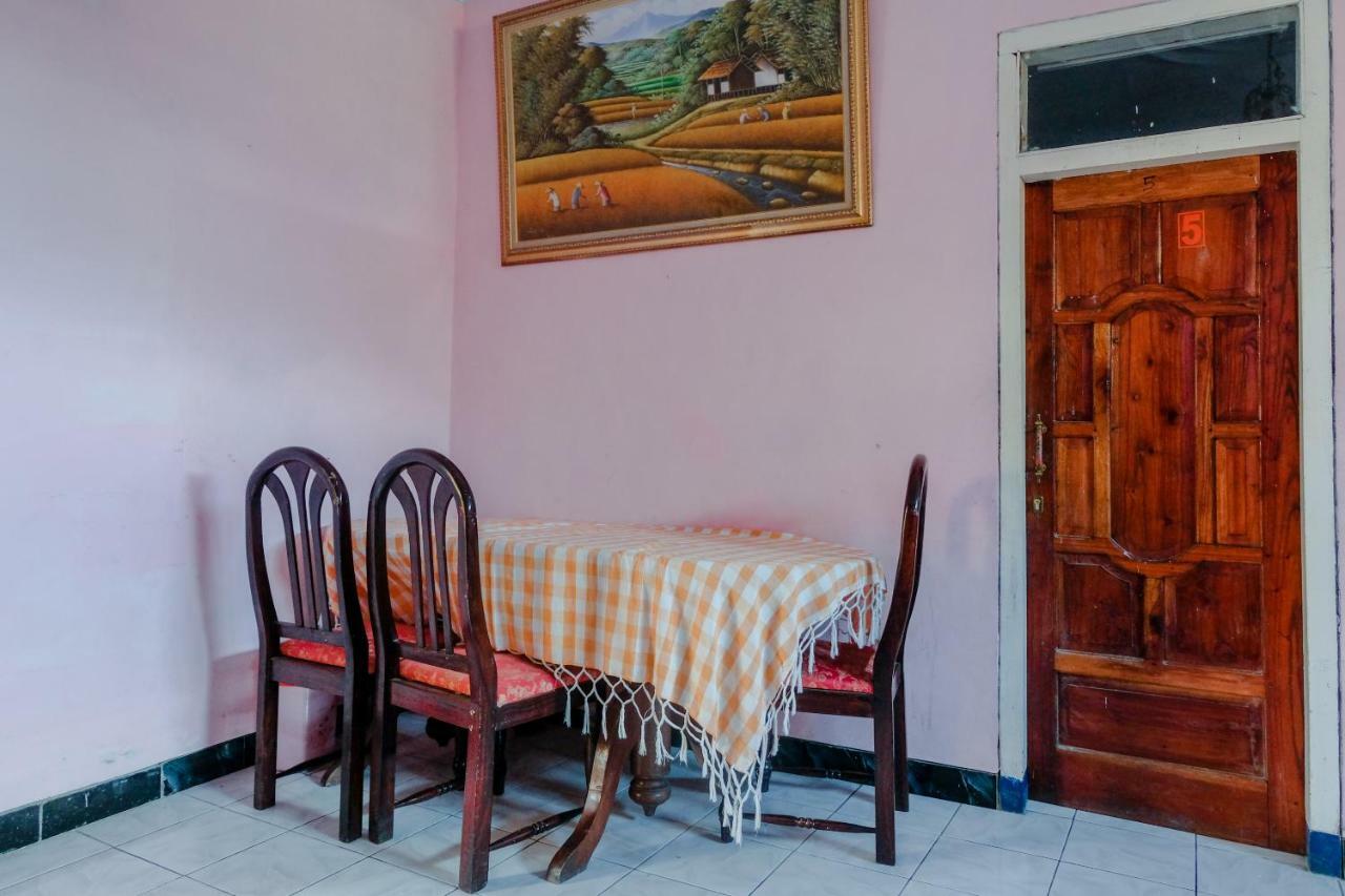 Oyo 1351 Tanggulasi Resto & Residence Syariah Magetan Eksteriør billede