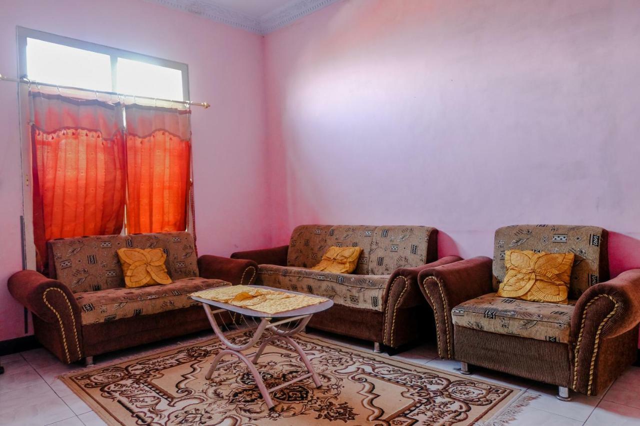 Oyo 1351 Tanggulasi Resto & Residence Syariah Magetan Eksteriør billede